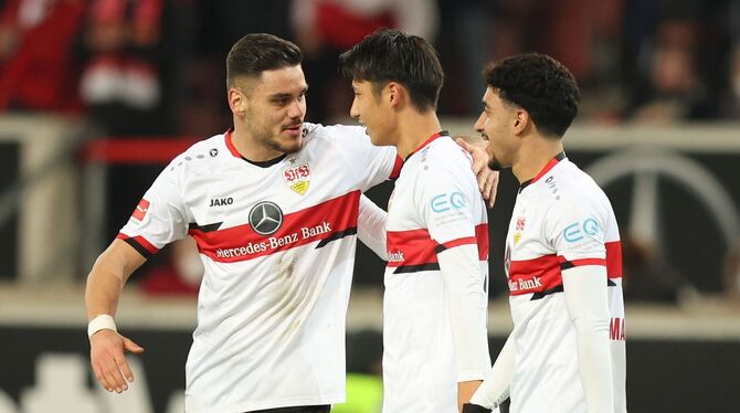 Mavropanos und Ito vom VfB Stuttgart