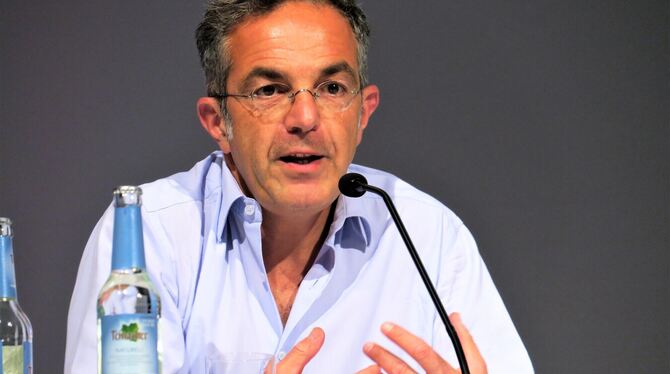 Wie erklär’ ich’s meiner Tochter? Navid Kermani im Sparkassen-Carré.  FOTO: KNAUER