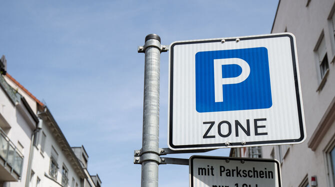 Parkplätze sind Mangelware.  FOTO: PIECHOWSKI /LICHTGUT