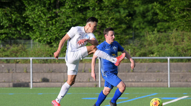 Young-Boys-Stürmer Alexander Krsic (links) erzielt zwei Tore gegen Seedorf.