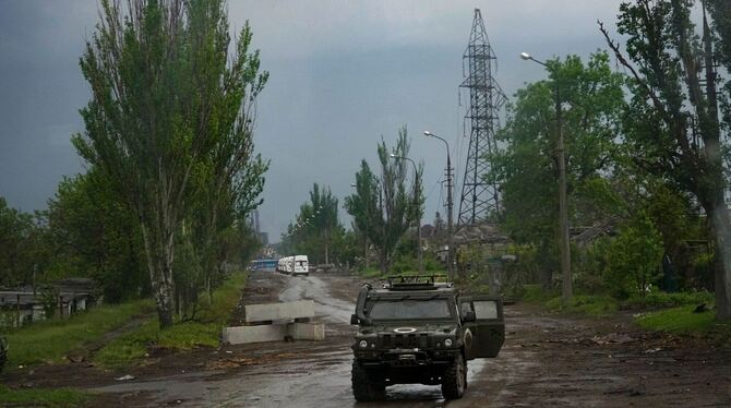 Militärfahrzeug in Mariupol