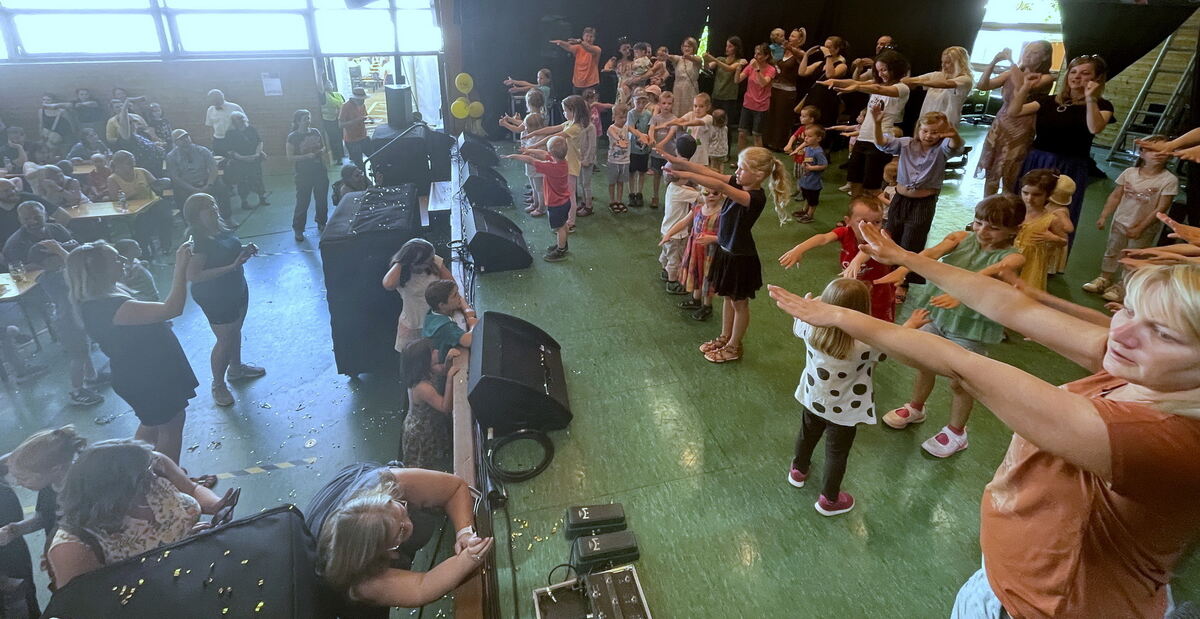 Aufführung einer Kindergruppe