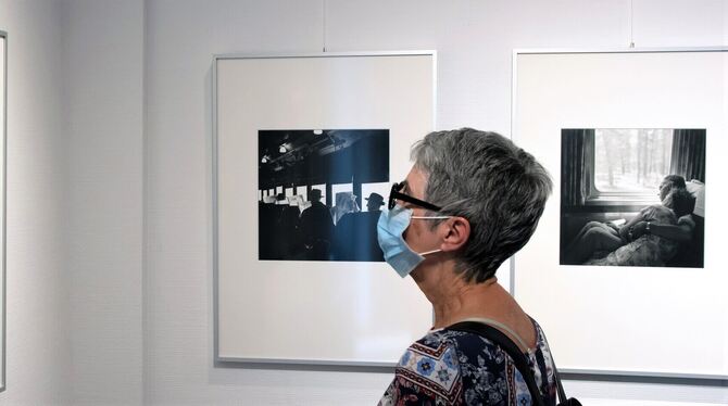 Die Schwarz-Weiß-Bilder von Vivian Maier, die derzeit im Tübinger Deutsch-Amerikanischen Institut zu sehen sind, üben eine große