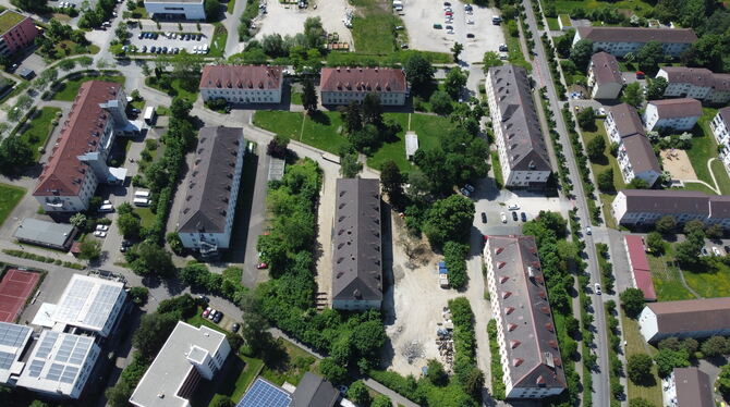 Diese drei ehemaligen Kasernen kommen weg. Dagegen soll das viele Grün des Areals möglichst erhalten bleiben. FOTO: GWG Diese drei ehemaligen Kasernen kommen weg. Dagegen soll das viele Grün des Areals möglichst erhalten bleiben. FOTO: GWG