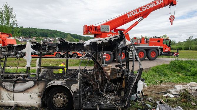 Bus kollidiert mit Zug