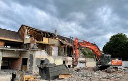 Der Abriss des früheren Geschäftshauses an der Rosenstraße hat inzwischen begonnen. Auf dem Grundstück sollen 23 Wohnungen entst