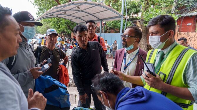 Flugzeug mit 22 Menschen in Nepal vom Radar verschwunden