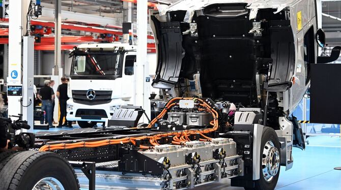 Fertigung von E-Lkw bei Daimler Truck