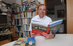 Zusammen mit einem Autorenteam hat Metzingens Stadtarchivar Rolf Bidlingmaier die Ortsgeschichte Neckartenzlingens geschrieben. 