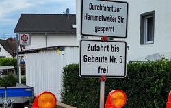 Zwei Fehler in nur einem Wort auf einem Baustellenschild in Reutlingen-Mittelstadt.