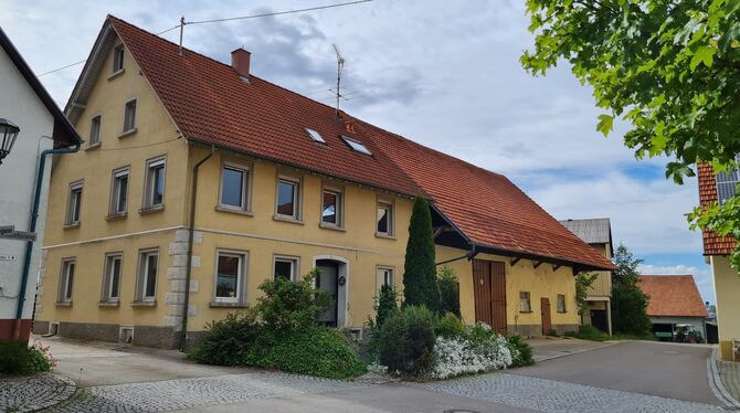 Das Bauernhaus in der Kirchstraße in Oberstetten sucht neue Besitzer. Auf dem Rest des Grundstücks wird mehrgeschossig neu gebau