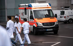 Krankenwagen am Katharinenhospital.  FOTO: KOVALENKO/LICHTGUT 