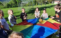 Spiel und Spaß für die jüngeren Gäste am Tag der Begegnung in Dettingen.  FOTO: GEMEINDE