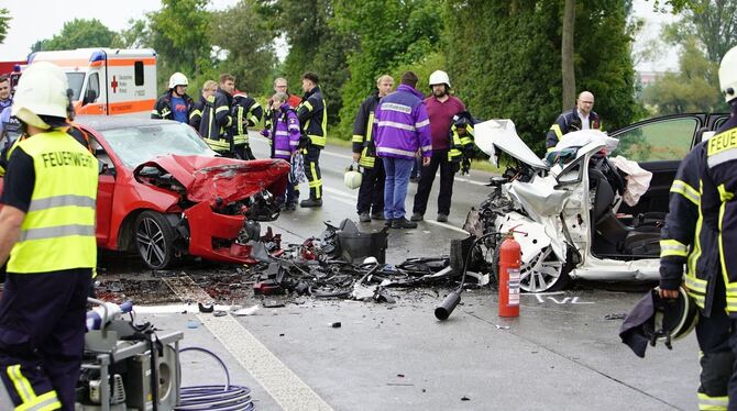Frontalzusammenstoß auf B9 Frontalzusammenstoß auf B9