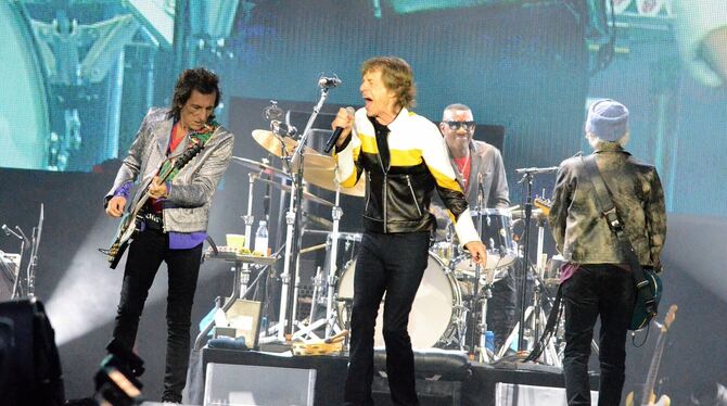 Rockende Endsiebziger in Hochform: Die Rolling Stones im Münchner Olympiastadion.  FOTO: CONZELMANN