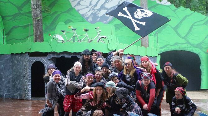 Abenteuerliche Piratentruppe: Beim Tag der offenen Tür präsentierten die Darsteller Szenenausschnitte aus der Kinderproduktion " Abenteuerliche Piratentruppe: Beim Tag der offenen Tür präsentierten die Darsteller Szenenausschnitte aus der Kinderproduktion "