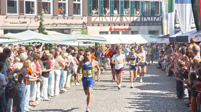 Quer über den Marktplatz: Das soll im Herbst wieder möglich sein. ARCHIV-FOTO: MEYER Quer über den Marktplatz: Das soll im Herbst wieder möglich sein. ARCHIV-FOTO: MEYER