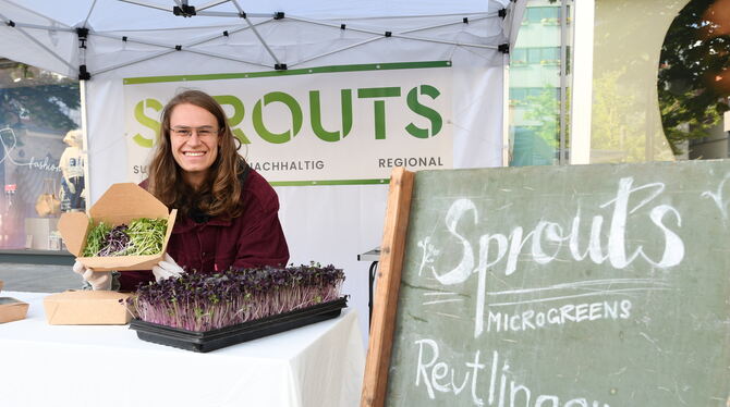 Luis Riedmann ist einer von drei Jungunternehmern, die das Start-up »Sprouts – Microgreens« gegründet haben und neuerdings Gemüs