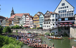 Das Stocherkahnrennen gehört zu den beliebtesten veranstaltungen in Tübingen.