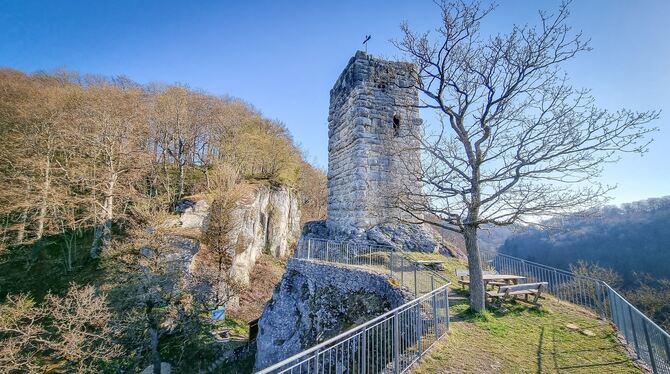 Bergfriede wie der der Burg Hohenhundersingen hatten vor allem repräsentative Funktion. FOTO: STEINHÄUSSER