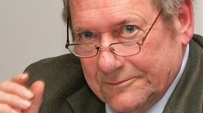 Horst Medrow, der letzte Verwalter  des Gutsbezirks Münsingen, ist  gestorben. FOTO: LENK