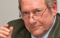 Horst Medrow, der letzte Verwalter  des Gutsbezirks Münsingen, ist  gestorben. FOTO: LENK