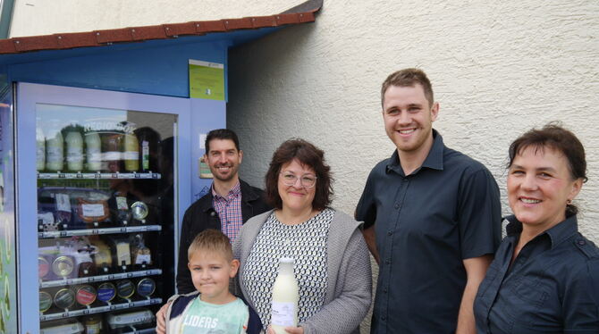 Milch und andere Produkte vom Hof Münch gibt’s im Automaten. FOTO: LEADER Milch und andere Produkte vom Hof Münch gibt’s im Automaten. FOTO: LEADER