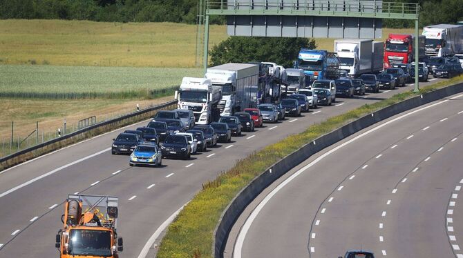 Autobahn wegen Bombensprengung gesperrt
