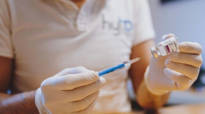 Spritze und Impfstoff