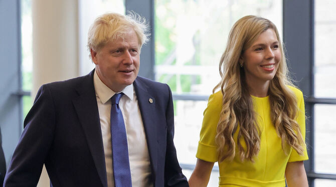 Boris Johnson: Die Rücktrittsforderungen an ihn auch aus den eigenen Reihen häufen sich.  FOTO: JACKSON/DPA