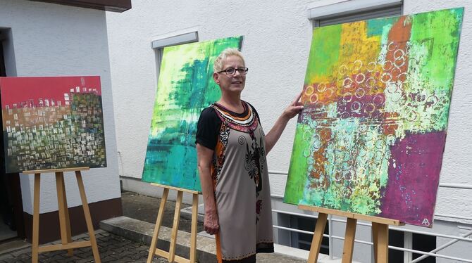 Anke Beckendorf arbeitet bei der Gemeinde Dettingen im Bürgerbüro und hat bei Freunden in Riederich ausgestellt.