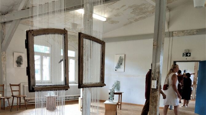 Arbeiten von Yvonne Kendall (vorn) und MarEl Schaefer.