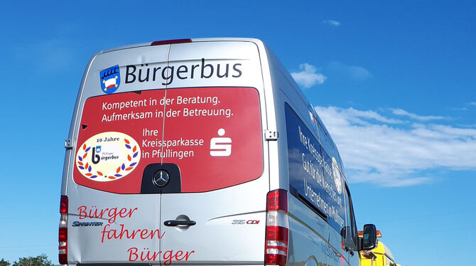 Mit Motorschaden ist der Pfullinger Bürgerbus auf der Autobahn bei  Heimsheim liegen geblieben und musste abgeschleppt werden.