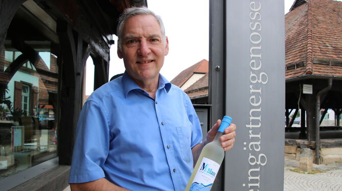 Geschäftsführer der Weingärtnergenossenschaft, Jörg Waldner, hat ein neues Produkt vorgestellt. Beim MBlanc handelt es sich um