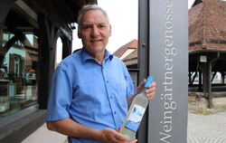  Geschäftsführer der Weingärtnergenossenschaft, Jörg Waldner, hat ein neues Produkt vorgestellt. Beim MBlanc handelt es sich um 
