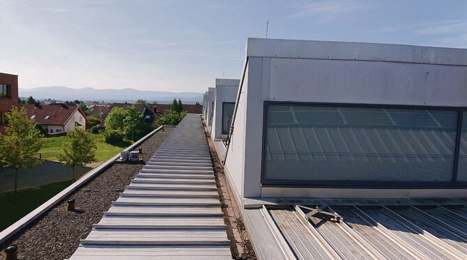 Im Zuge der Dachsanierung soll die Härtensporthalle auch wieder eine Fotovoltaikanlage bekommen, die bisherigen Elemente auf den