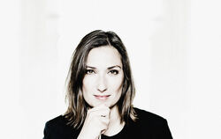 An elf Konzerten beteiligt: die neue Chefdirigentin Ariane Matiakh.