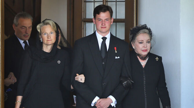 Mai 2018: Nach der Trauerfeier für den tödlich verunglückten Friedrich Herzog von Württemberg verlassen (von links) die Witwe M