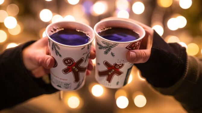 Glühwein auf Weihnachtsmarkt