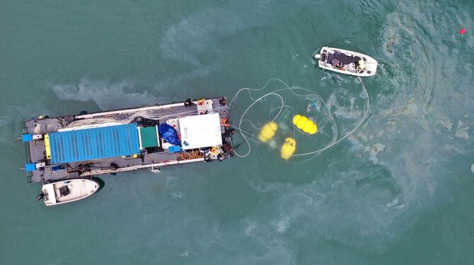 Arbeitsboot im Bodensee geborgen