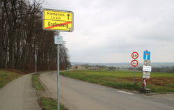 Der Gemeindeverbindungsweg zwischen Riederich und Grafenberg soll saniert werden. Die Straße ist in einem schlechten Zustand.  F