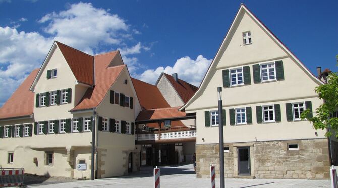 Prunkstück im sanierten Walddorfer Ortskern ist der runderneuerte »Ochsen«. Auf dem Platz vor dem denkmalgeschützten Gebäude, in