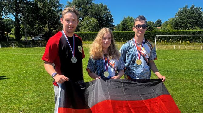 Die Sondelfinger Bogenschützen freuen sich über zwei Goldmedaillen und eine bronzene Plakette bei den Europameisterschaften im f