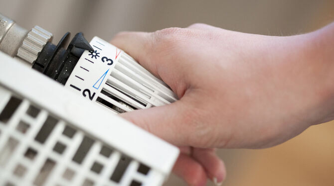 Wer Energie sparen will, sollte die Heizung etwas runterdrehen – ein Grad macht schon rund sechs Prozent Energie aus. FOTO: DP Wer Energie sparen will, sollte die Heizung etwas runterdrehen – ein Grad macht schon rund sechs Prozent Energie aus. FOTO: DP