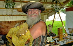 Im Volkspark gibt es wieder einen Mittelaltermarkt.  ARCHIV-FOTO: NIETHAMMER