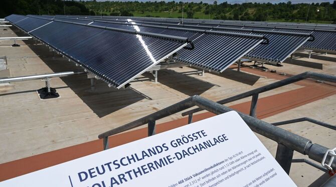 Größte Dach-Solarthermieanlage Deutschlands Größte Dach-Solarthermieanlage Deutschlands