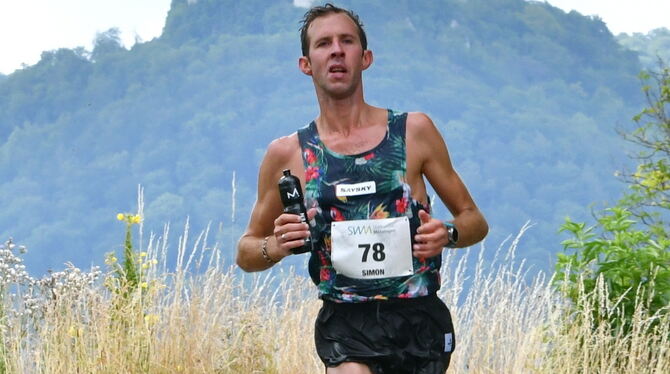 Der Sieger: Simon Stützel brauchte 2:27:21 Stunden für 42,195 Kilometer.  FOTO: MEYER
