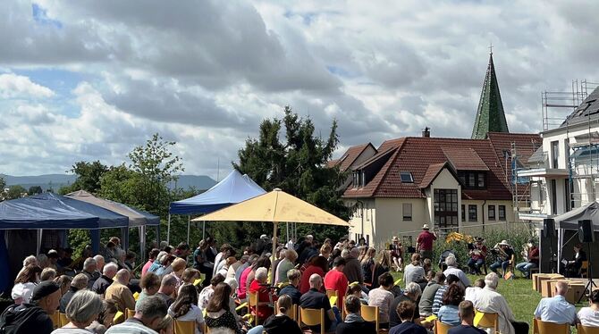 Feier und Gottesdienst in Kusterdingen waren gut besucht.  FOTO: STRAUB