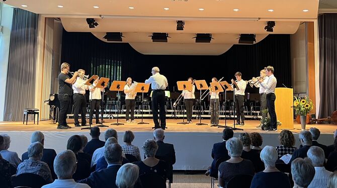 Auch das Blechbläser-Ensemble unter Leitung von Jörg Günter trug zum Festprogramm bei.  FOTO: STRAUB