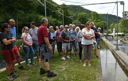 Beim Fischerfest des Forellenhofs »Rössle« konnten sich am Wochenende interessierte Besucher die moderne Fischzuchtanlage in Hon